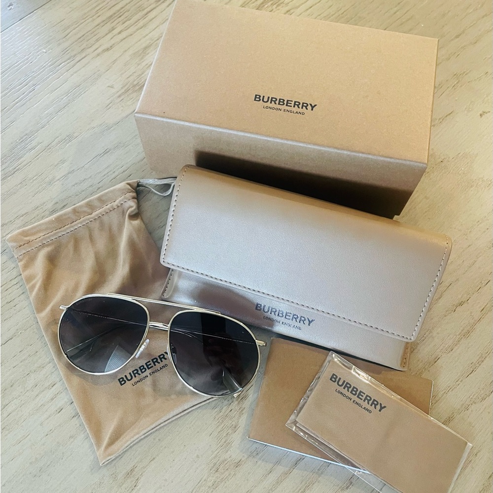 BURBERRY Brand New